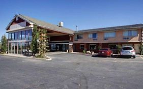 Quality Inn Near Wyoming Downs  2*